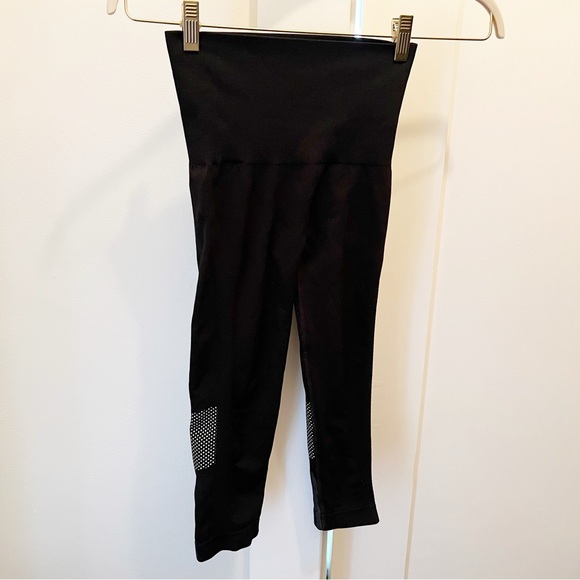 IVY PARK Pants - Ivy Park Capri Leggings